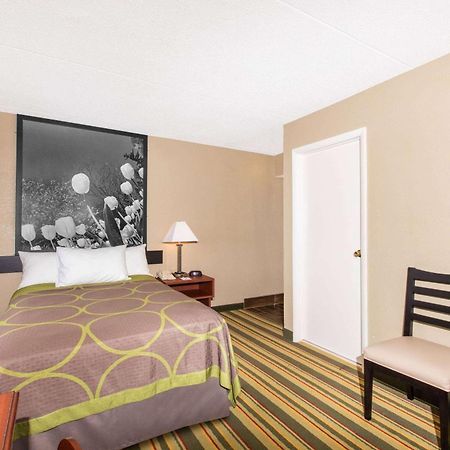 Super 8 By Wyndham Frederick Hotel Buitenkant foto