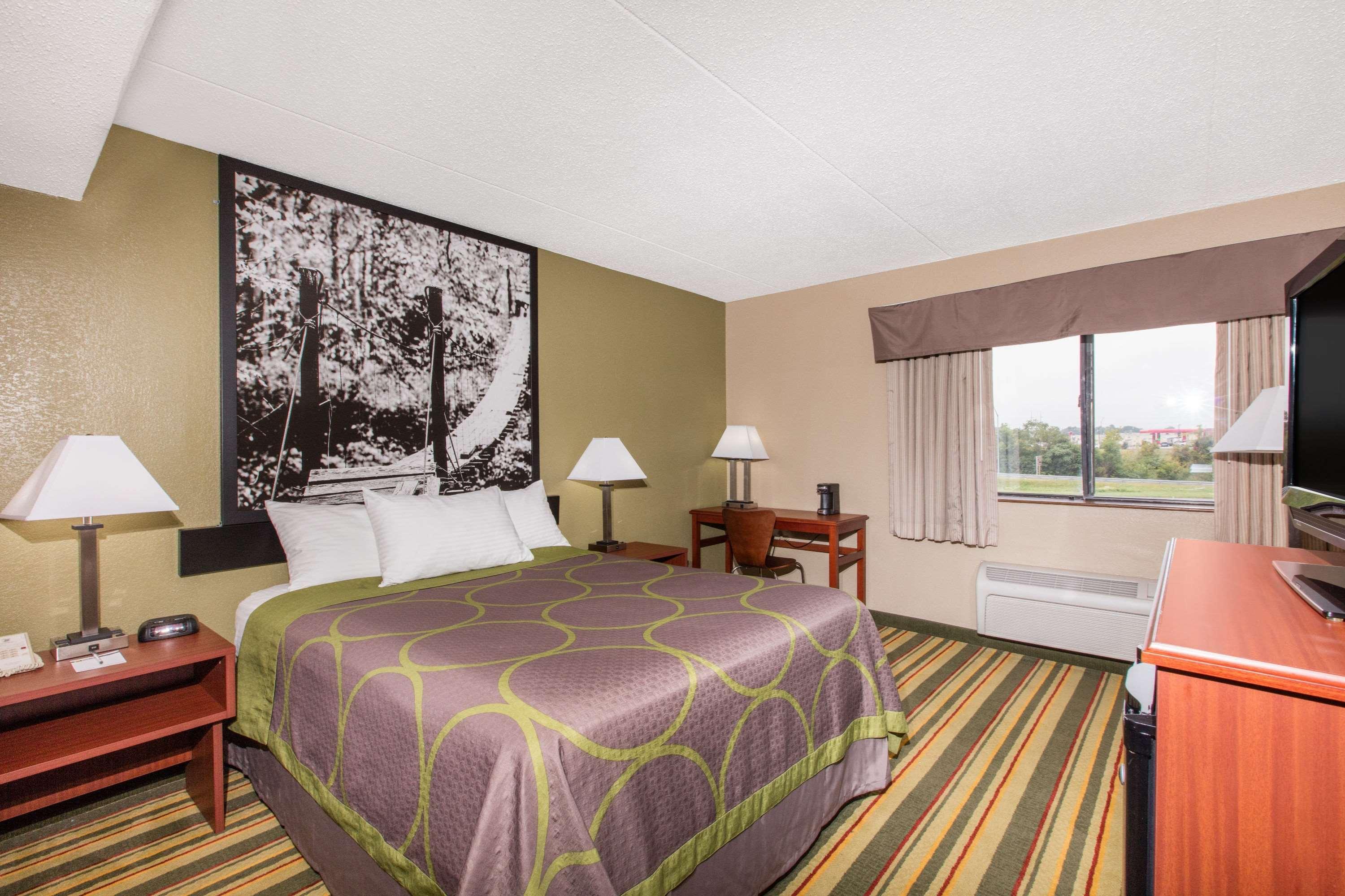 Super 8 By Wyndham Frederick Hotel Buitenkant foto