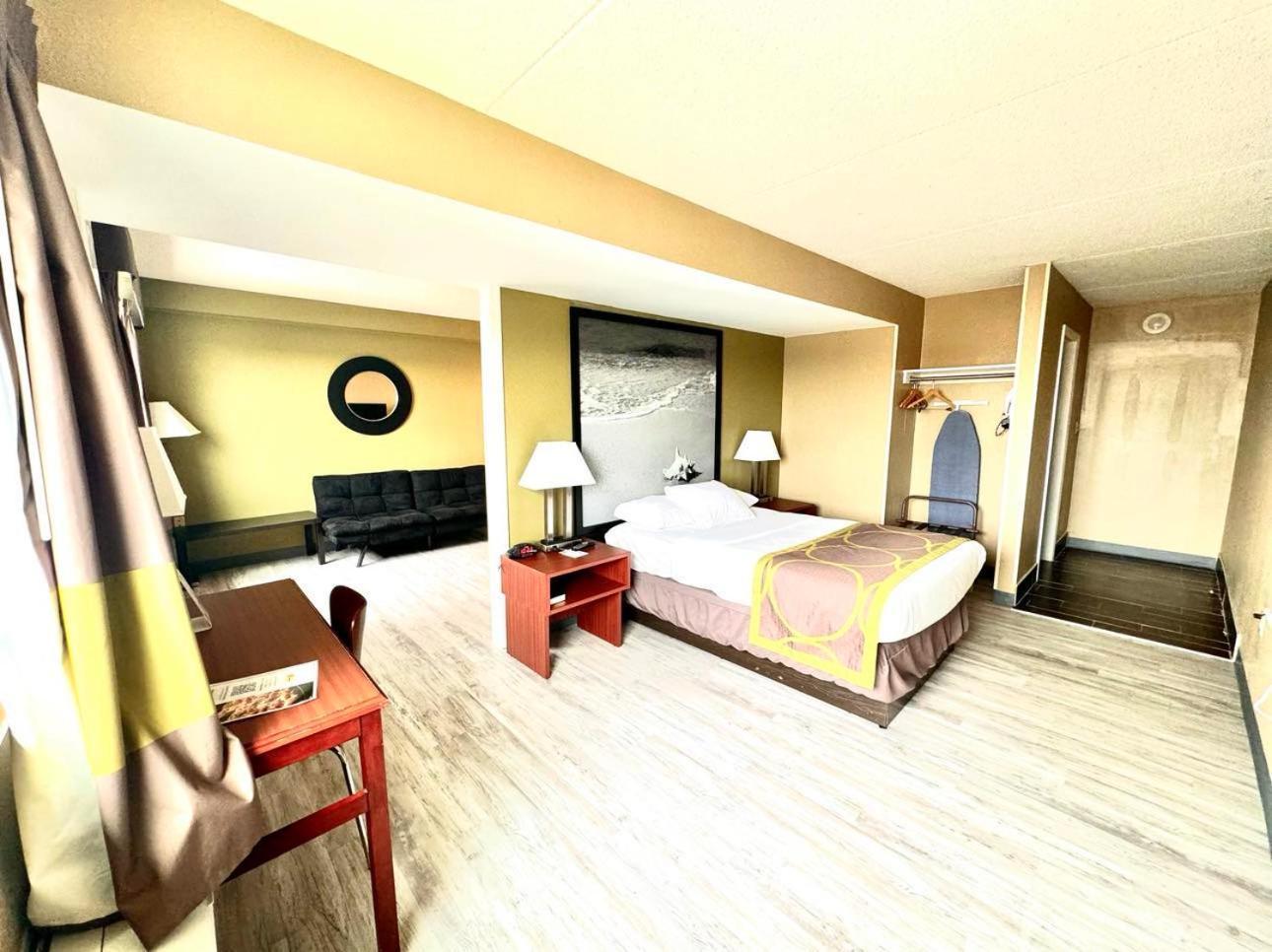 Super 8 By Wyndham Frederick Hotel Buitenkant foto