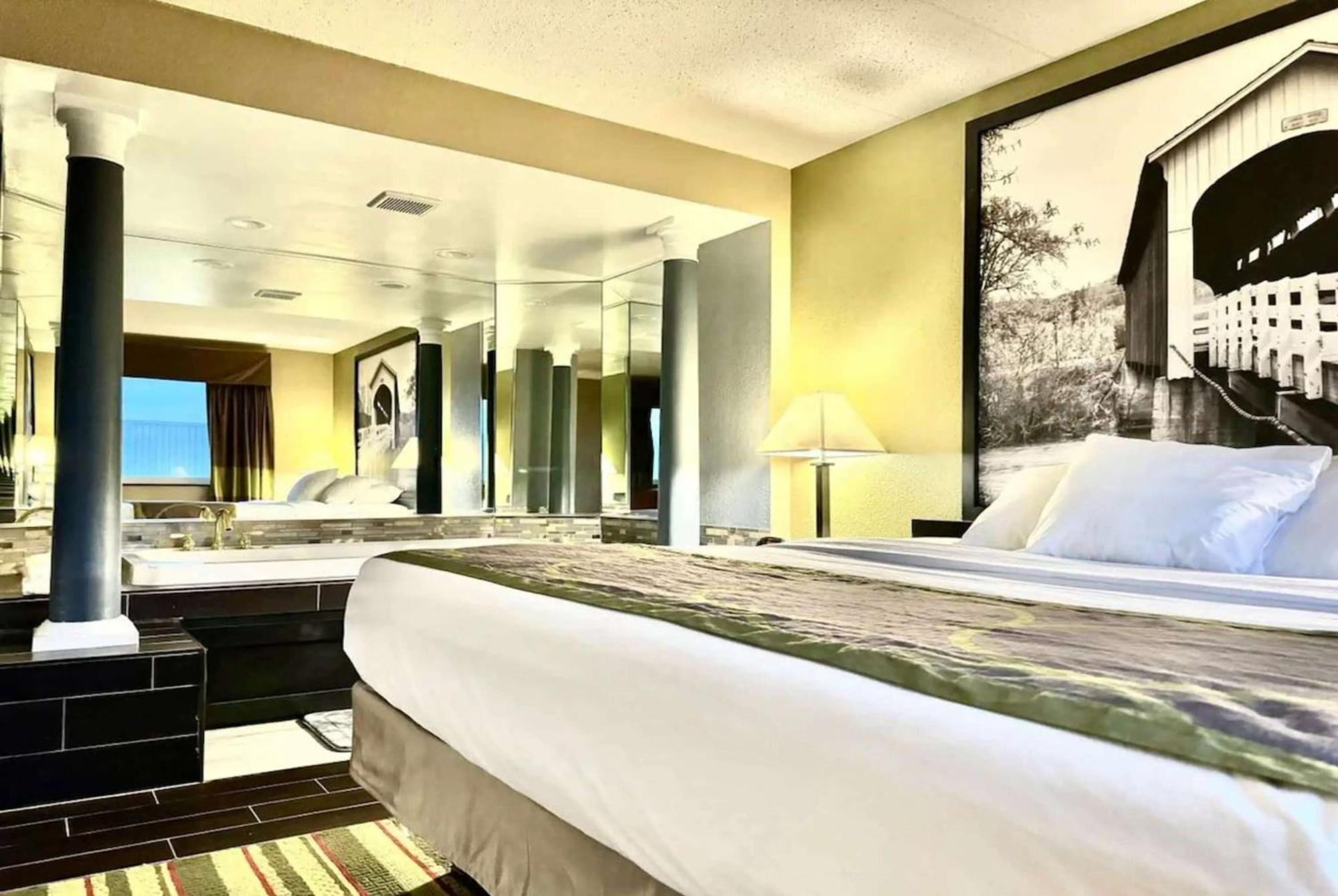 Super 8 By Wyndham Frederick Hotel Buitenkant foto