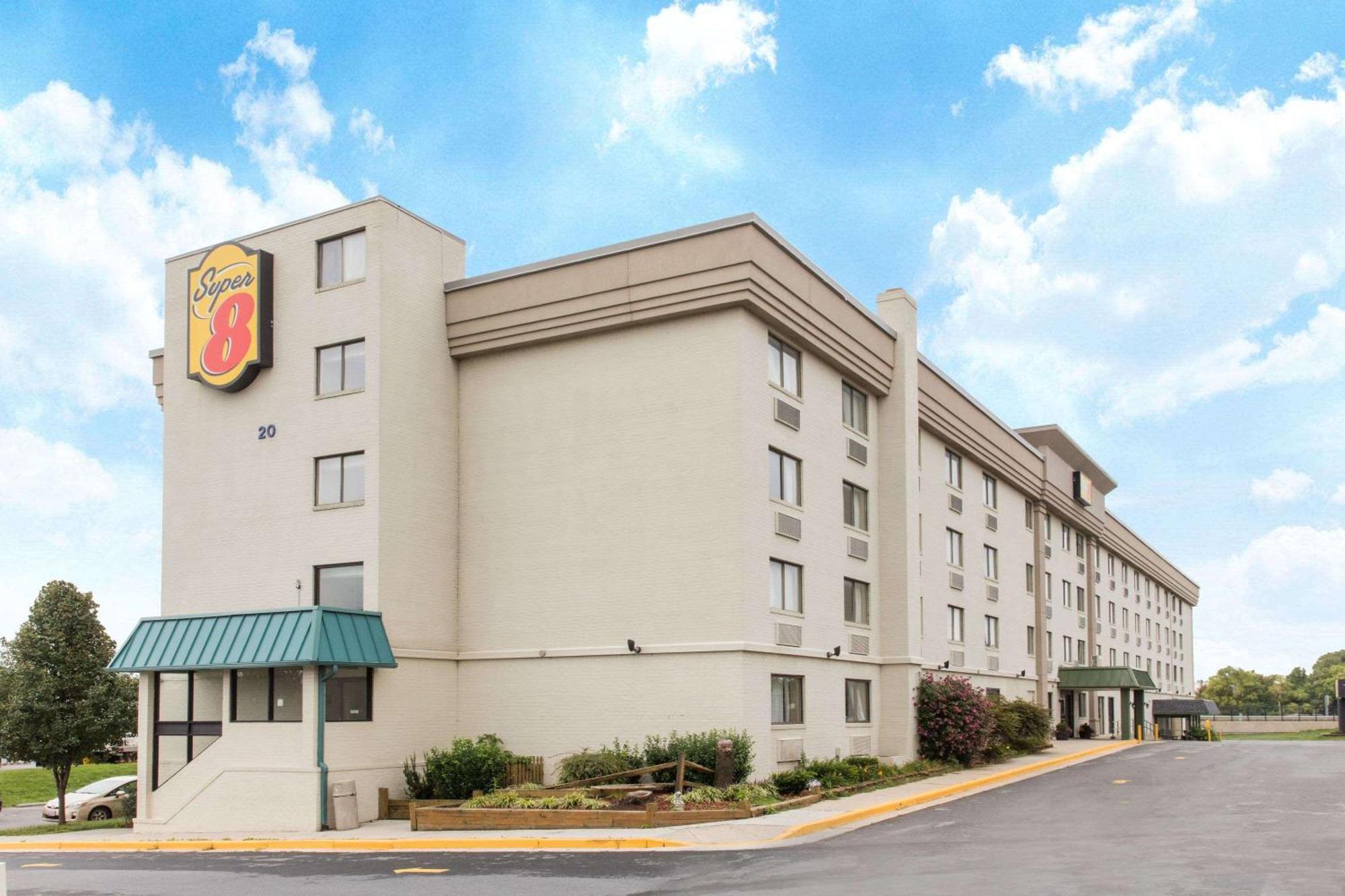 Super 8 By Wyndham Frederick Hotel Buitenkant foto