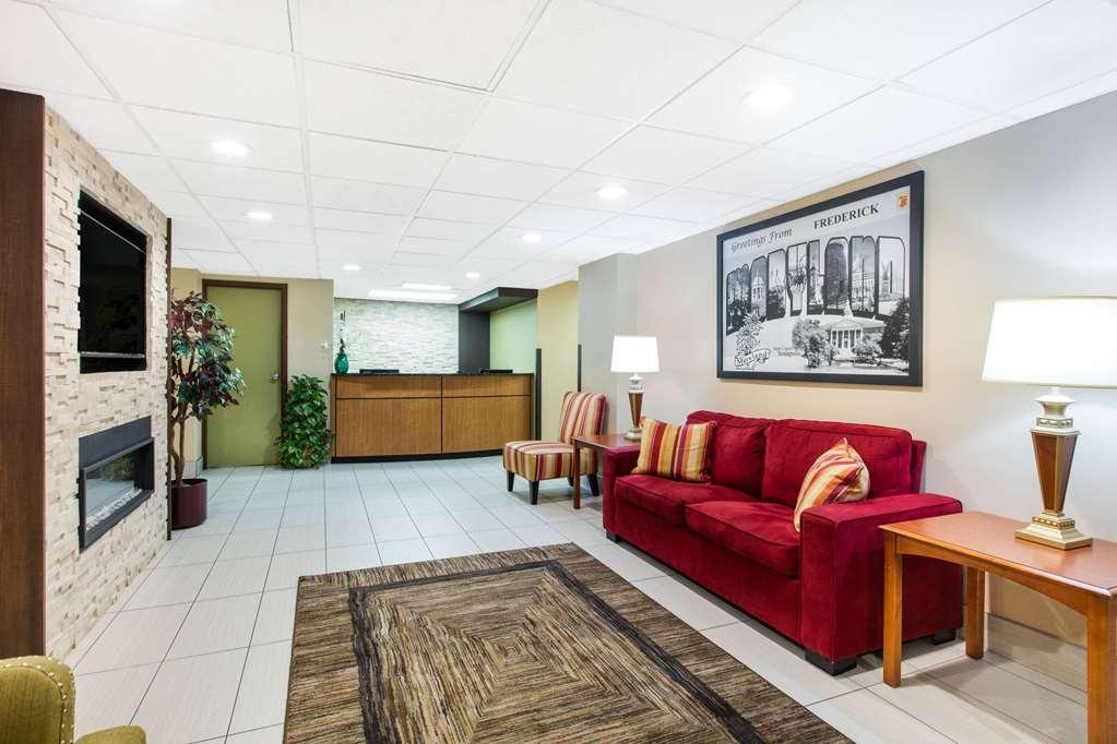 Super 8 By Wyndham Frederick Hotel Interieur foto