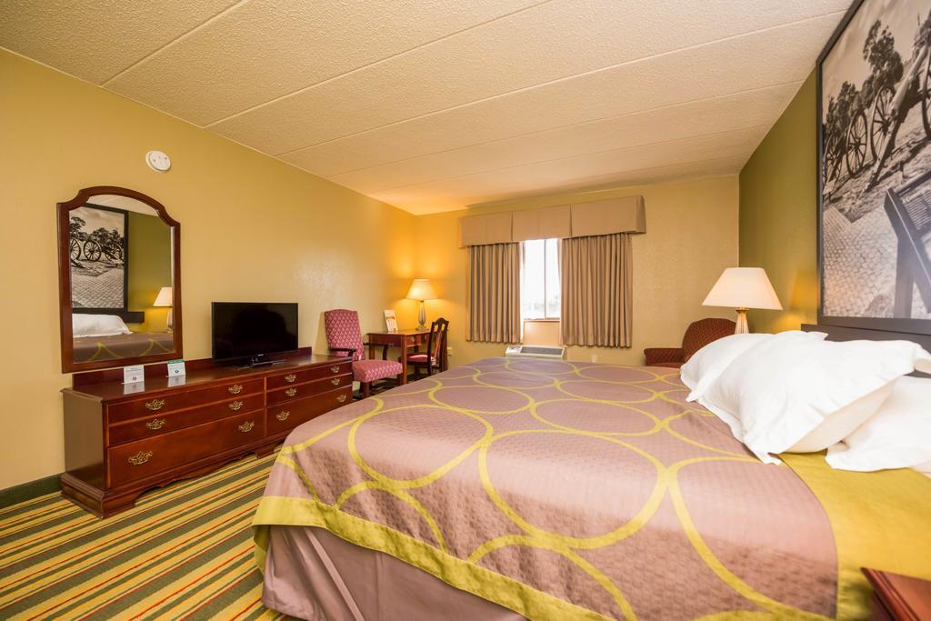 Super 8 By Wyndham Frederick Hotel Buitenkant foto