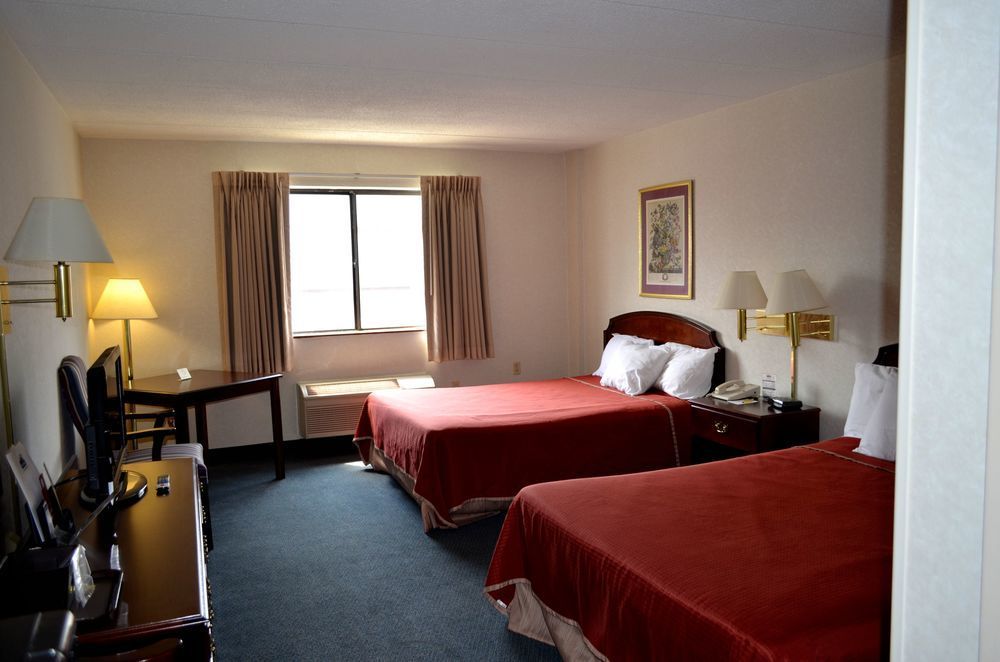 Super 8 By Wyndham Frederick Hotel Buitenkant foto