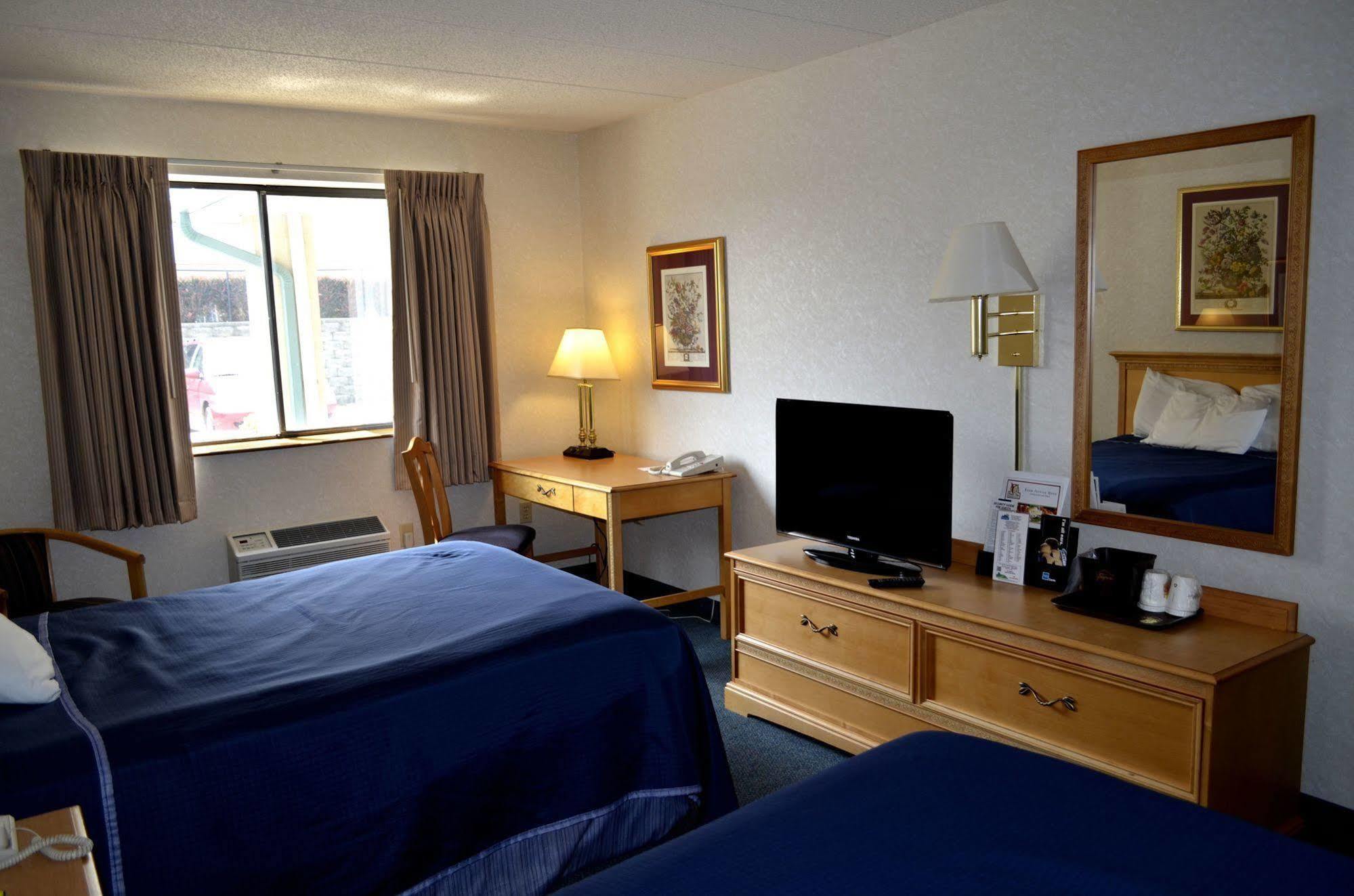Super 8 By Wyndham Frederick Hotel Buitenkant foto