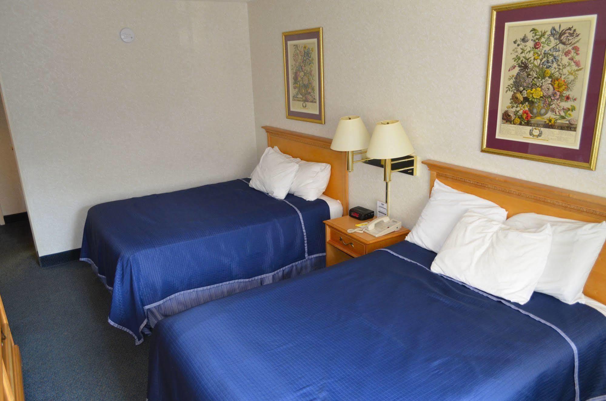 Super 8 By Wyndham Frederick Hotel Buitenkant foto