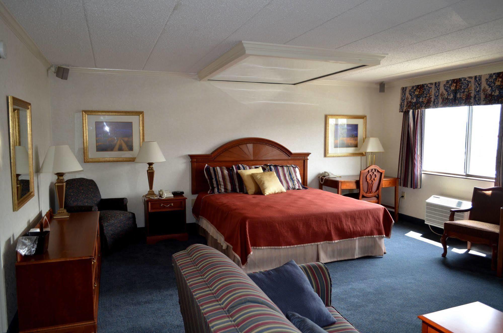 Super 8 By Wyndham Frederick Hotel Buitenkant foto